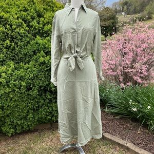 Vince long sleeve Tie front midi shirt dress. Side slit pockets. Like new.